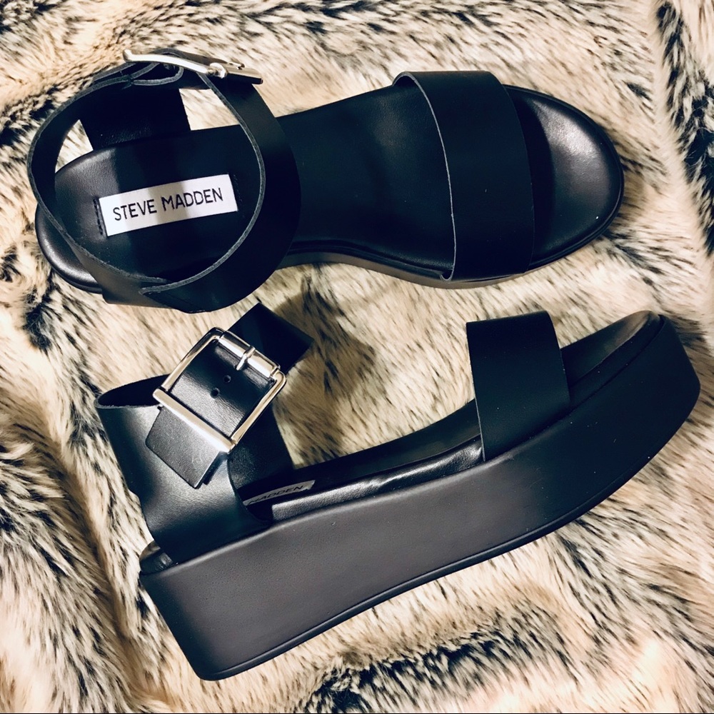 Steve Madden “Recover” Leather Platform Sandal